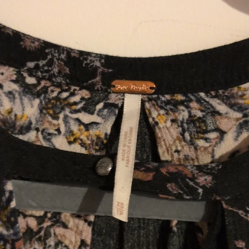 Free People Black Sleeveless Lace Blouse